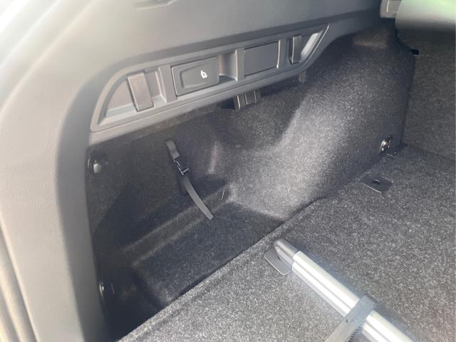 Skoda / Octavia Combi / Schwarz / / / NAVI+MATRIX-LED+EL. HECKKL.+ 18LM