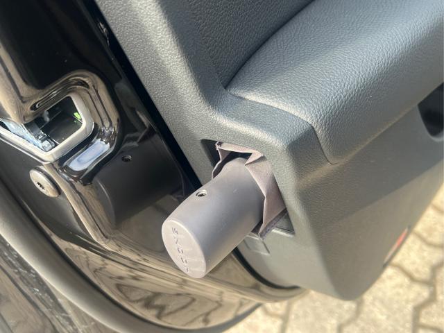 Skoda / Octavia Combi / Schwarz / / / NAVI+MATRIX-LED+EL. HECKKL.+ 18LM