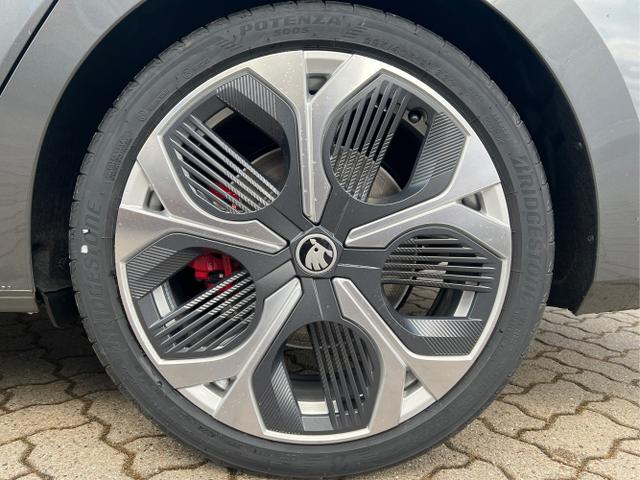 Skoda / Octavia Combi / Grau / / / PANO+NAVI+MATRIX+CANTON+19 LM+KAMERA