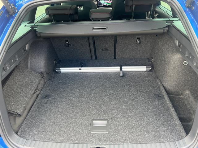 Skoda / Octavia Combi / Blau / / / PANO+NAVI+MATRIX+CANTON+19 LM+KAMERA