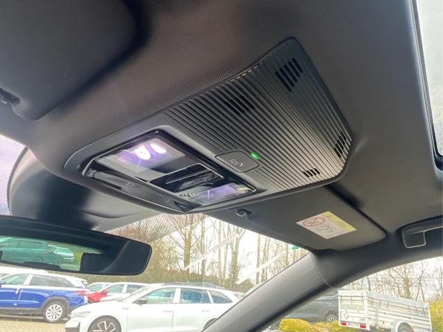 Skoda / Octavia Combi / Blau / / / PANO+NAVI+MATRIX+CANTON+19 LM+KAMERA