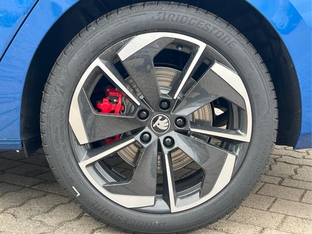 Skoda / Octavia Combi / Blau / / / NAVI+MATRIX-LED+EL. HECKKL.+ 18LM