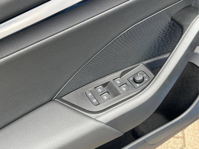 Skoda / Octavia Combi / Blau / / / NAVI+MATRIX-LED+EL. HECKKL.+ 18LM