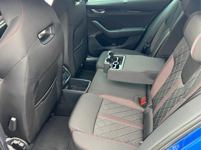 Skoda / Octavia Combi / Blau / / / NAVI+MATRIX-LED+EL. HECKKL.+ 18LM