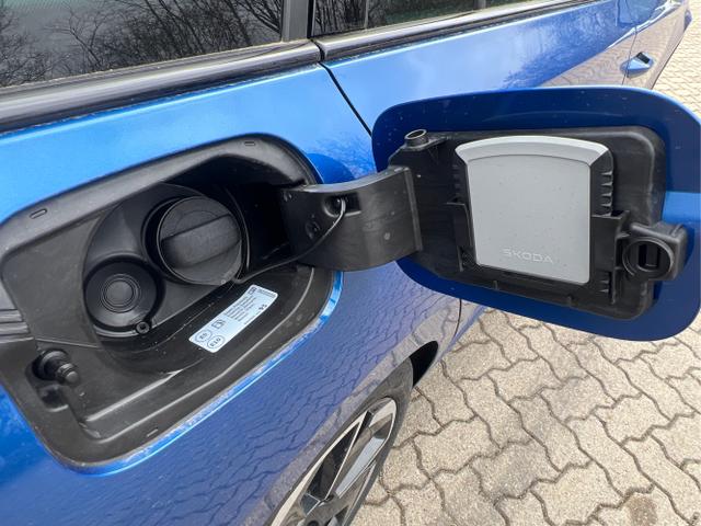 Skoda / Octavia Combi / Blau / / / NAVI+MATRIX-LED+EL. HECKKL.+ 18LM