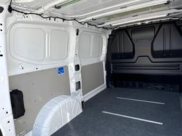Volkswagen T7 Kastenwagen Langer Radstand Transporter AHK+HECKFLÜGELTÜREN+KAMERA+SHZ+KLIMA+PDC+LED 