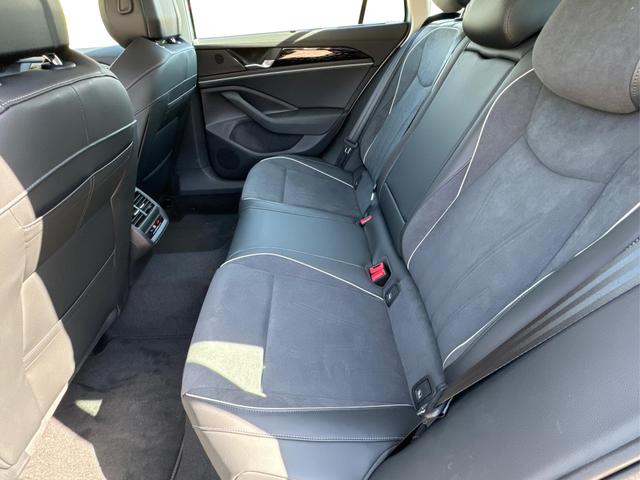 Volkswagen / Passat Variant / / / / DSG+NAVI+MATRIX+MASSAGE+ACC+KAMERA