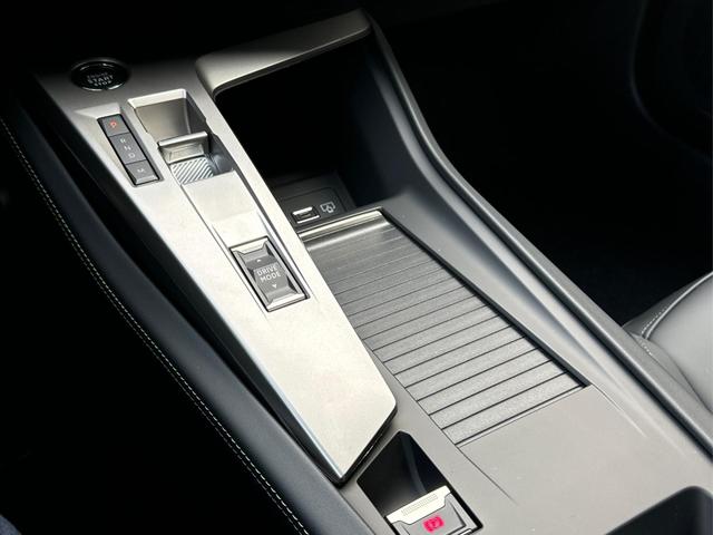 Peugeot / 408 / / / / 