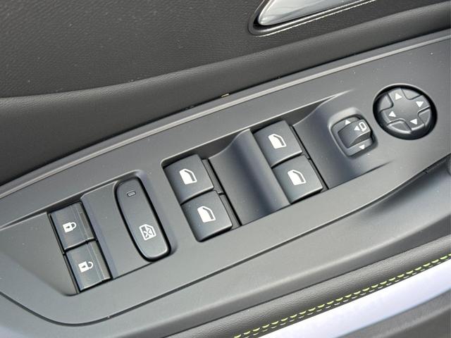 Peugeot / 408 / / / / 