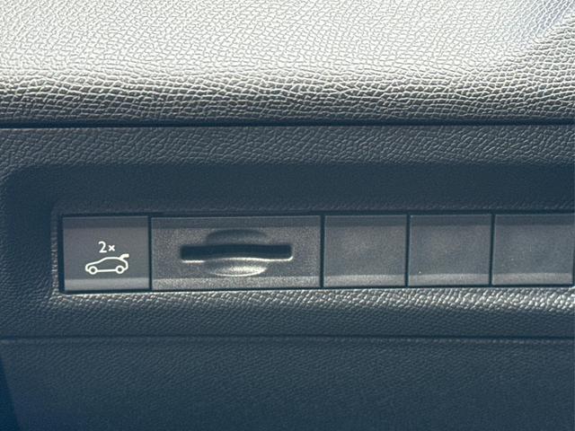 Peugeot / 408 / / / / 