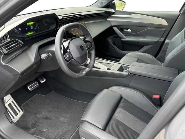 Peugeot / 408 / / / / 