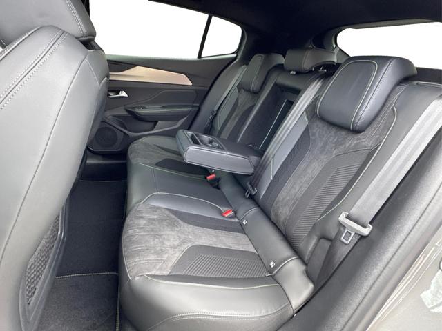 Peugeot / 408 / / / / 