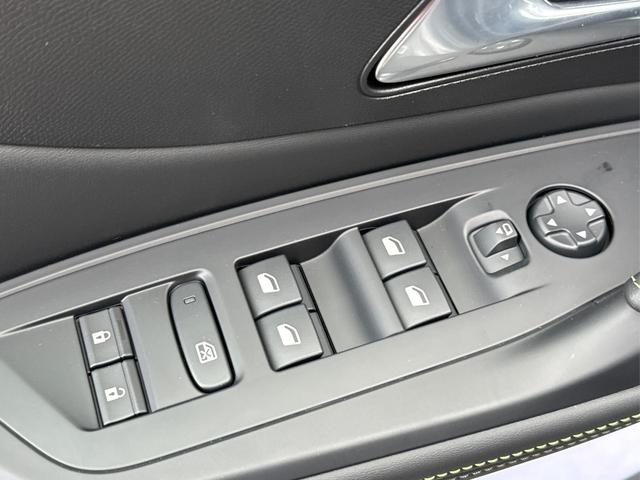 Peugeot / 408 / / / / 
