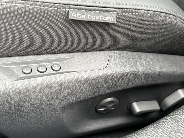 Peugeot / 408 / / / / 
