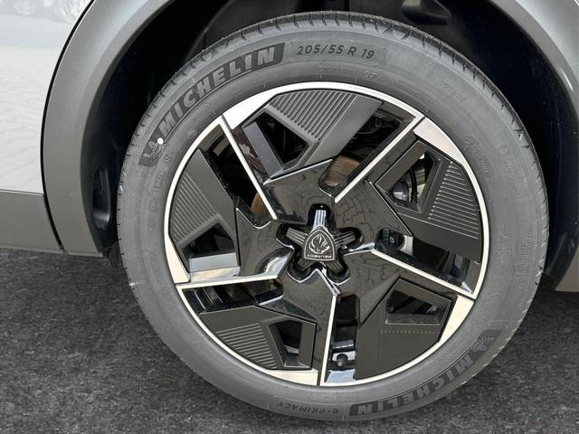 Peugeot / 408 / / / / 
