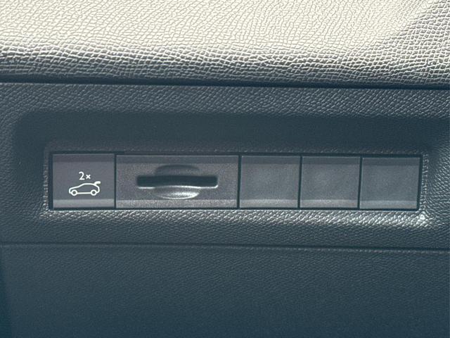 Peugeot / 408 / / / / 