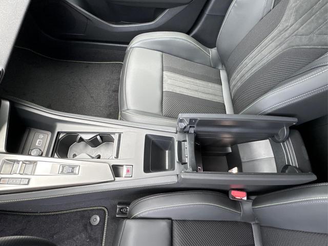Peugeot / 408 / / / / 