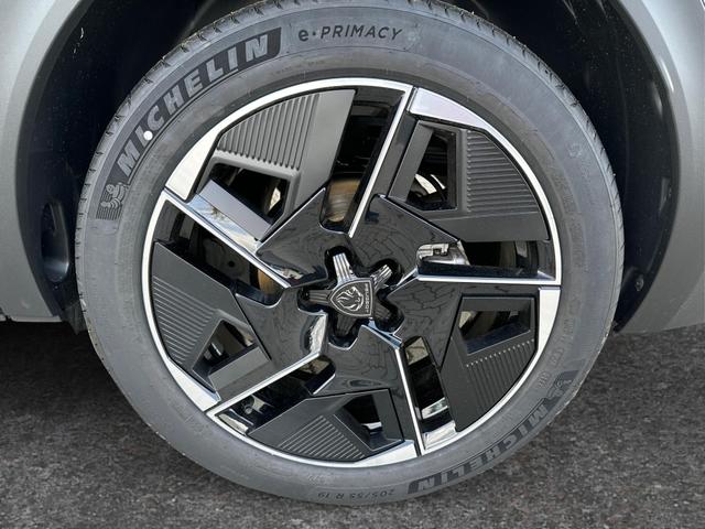 Peugeot / 408 / / / / 