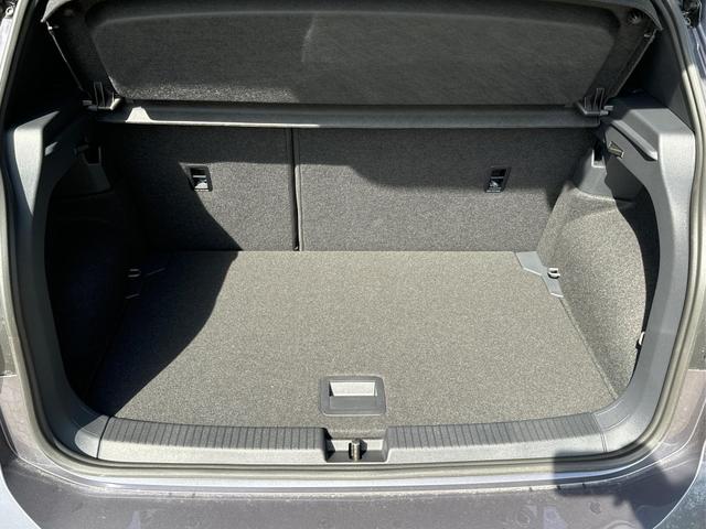 Volkswagen / T-Cross / / / / NAVI+IQ.LIGHT MATRIX+ACC+KAMERA+18'' ALU