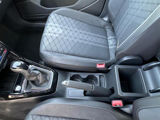 Volkswagen / T-Cross / / / / NAVI+IQ.LIGHT MATRIX+ACC+KAMERA+18'' ALU