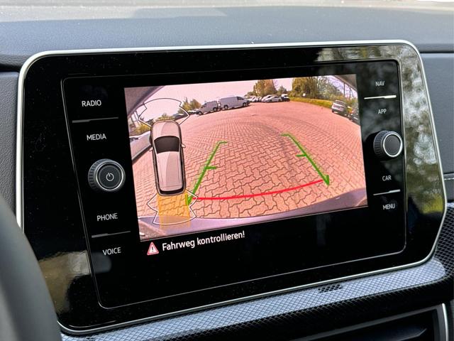 Volkswagen / T-Cross / / / / NAVI+IQ.LIGHT MATRIX+ACC+KAMERA+18'' ALU