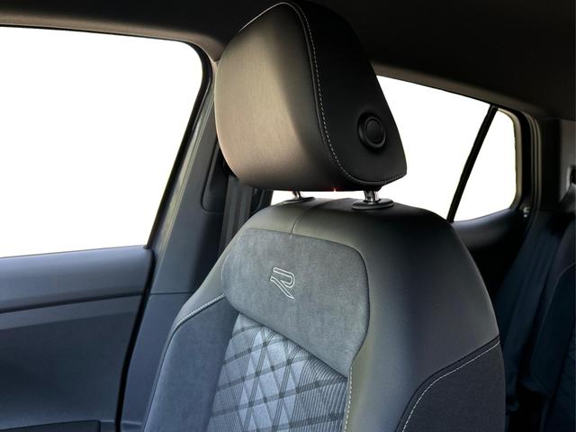 Volkswagen / T-Cross / / / / NAVI+IQ.LIGHT MATRIX+ACC+KAMERA+18'' ALU