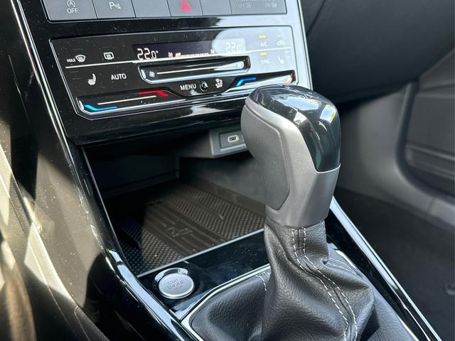 Volkswagen / T-Cross / / / / NAVI+IQ.LIGHT MATRIX+ACC+KAMERA+18'' ALU