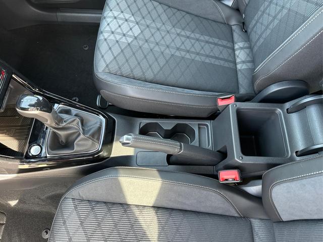 Volkswagen / T-Cross / / / / NAVI+IQ.LIGHT MATRIX+ACC+KAMERA+18'' ALU
