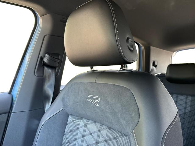 Volkswagen / T-Cross / / / / NAVI+IQ.LIGHT MATRIX+ACC+KAMERA+18'' ALU