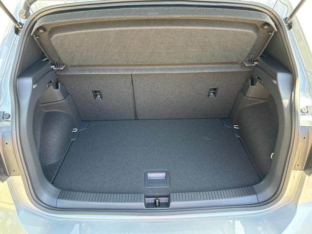 Volkswagen / T-Cross / / / / NAVI+IQ.LIGHT MATRIX+ACC+KAMERA+18'' ALU