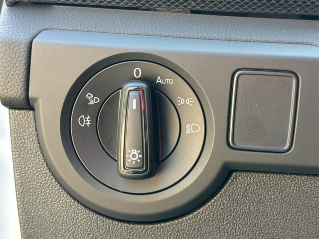 Volkswagen / T-Cross / / / / NAVI+IQ.LIGHT MATRIX+ACC+KAMERA+18'' ALU