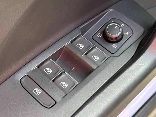 Volkswagen / T-Cross / / / / NAVI+IQ.LIGHT MATRIX+ACC+KAMERA+18'' ALU