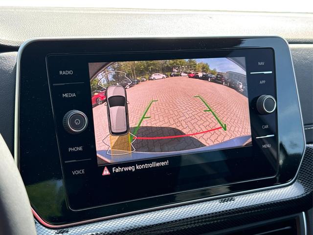 Volkswagen / T-Cross / / / / NAVI+IQ.LIGHT MATRIX+ACC+KAMERA+18'' ALU