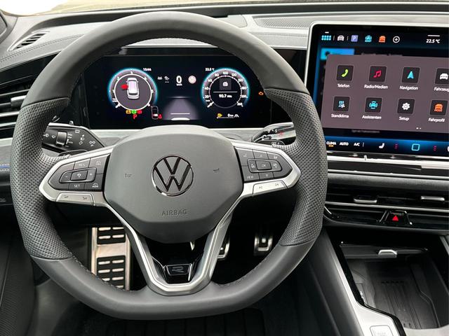 Volkswagen / Passat Variant / Grau / / / 4WD+AHK+PANO+STANDHZG+BLACK STYLE+360 KAMERA