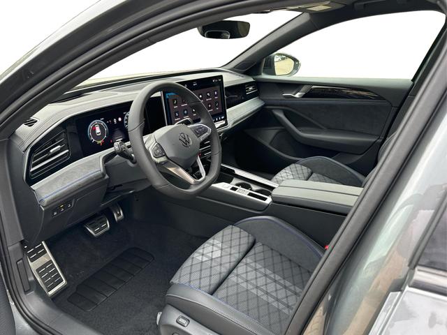 Volkswagen / Passat Variant / Grau / / / 4WD+AHK+PANO+STANDHZG+BLACK STYLE+360 KAMERA