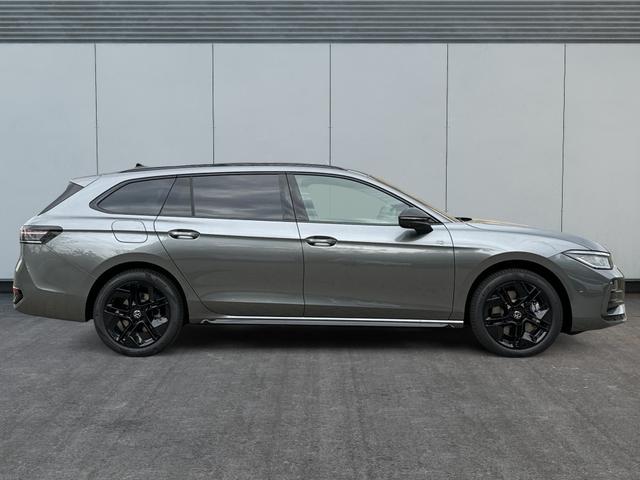 Volkswagen / Passat Variant / Grau / / / 4WD+AHK+PANO+STANDHZG+BLACK STYLE+360 KAMERA