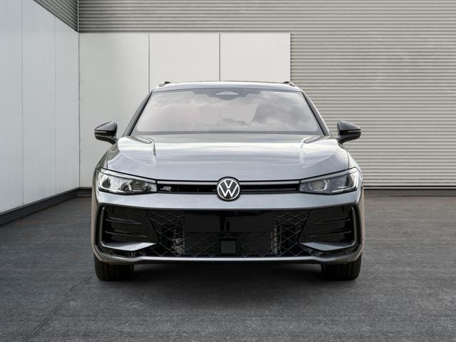 Volkswagen / Passat Variant / Grau / / / 4WD+AHK+PANO+STANDHZG+BLACK STYLE+360 KAMERA