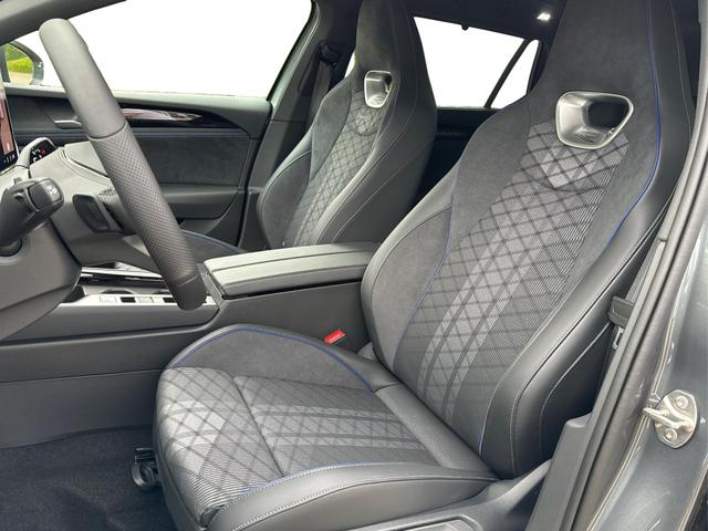 Volkswagen / Passat Variant / Grau / / / 4WD+AHK+PANO+STANDHZG+BLACK STYLE+360 KAMERA