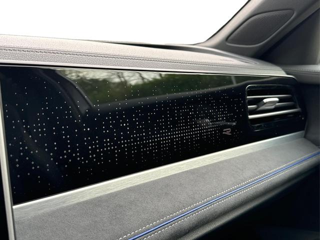 Volkswagen / Passat Variant / Grau / / / 4WD+AHK+PANO+STANDHZG+BLACK STYLE+360 KAMERA
