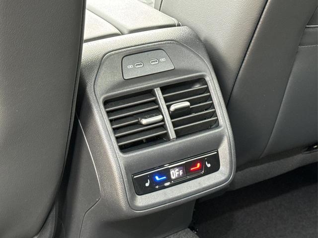 Volkswagen / Passat Variant / Grau / / / 4WD+AHK+PANO+STANDHZG+BLACK STYLE+360 KAMERA