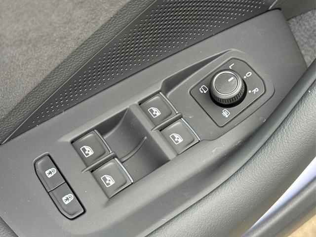 Volkswagen / Passat Variant / Grau / / / 4WD+AHK+PANO+STANDHZG+BLACK STYLE+360 KAMERA