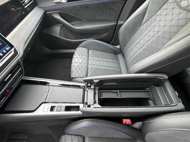 Volkswagen / Passat Variant / Grau / / / 4WD+AHK+PANO+STANDHZG+BLACK STYLE+360 KAMERA
