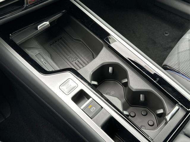 Volkswagen / Passat Variant / Grau / / / 4WD+AHK+PANO+STANDHZG+BLACK STYLE+360 KAMERA