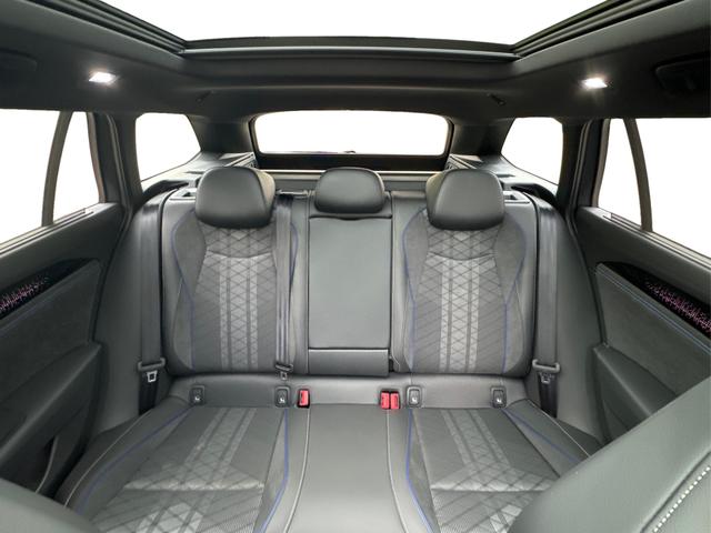 Volkswagen / Passat Variant / Grau / / / 4WD+AHK+PANO+STANDHZG+BLACK STYLE+360 KAMERA