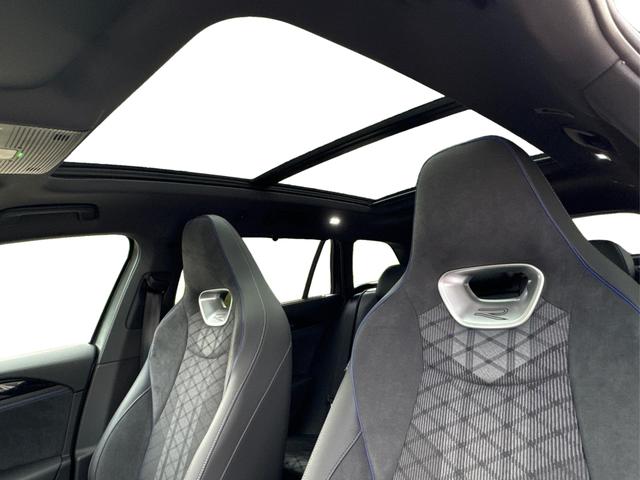 Volkswagen / Passat Variant / Grau / / / 4WD+AHK+PANO+STANDHZG+BLACK STYLE+360 KAMERA