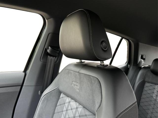Volkswagen / T-Cross / / / / NAVI+IQ.LIGHT MATRIX+ACC+KAMERA+18'' ALU