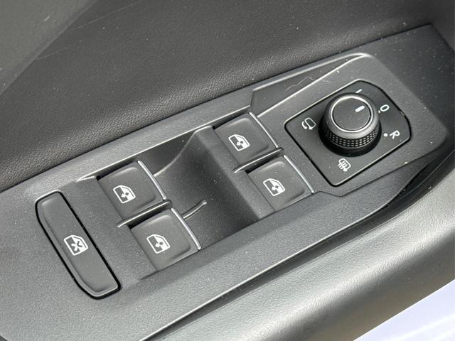 Volkswagen / T-Cross / / / / NAVI+IQ.LIGHT MATRIX+ACC+KAMERA+18'' ALU