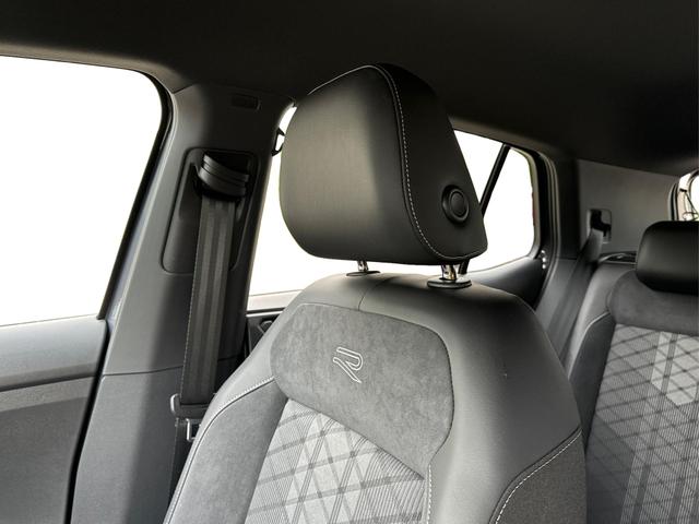 Volkswagen / T-Cross / / / / NAVI+IQ.LIGHT MATRIX+ACC+KAMERA+18'' ALU
