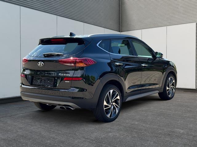 Hyundai / TUCSON / Schwarz / / / Tucson 1.6 Premium *4WD*360°*E-HECK*LED*NAVI*