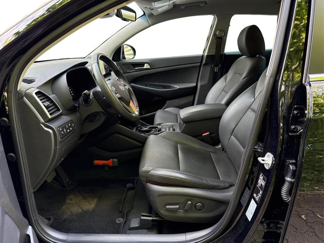 Hyundai / TUCSON / Schwarz / / / Tucson 1.6 Premium *4WD*360°*E-HECK*LED*NAVI*